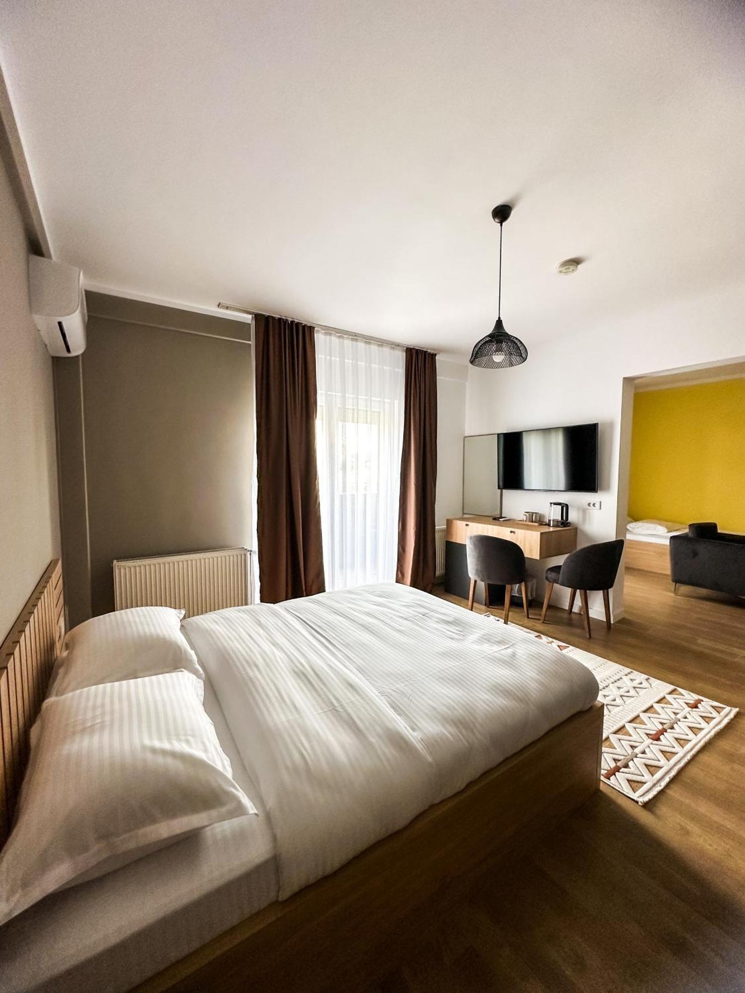 Grand Apartments Prishtina Prishtinë Ngoại thất bức ảnh