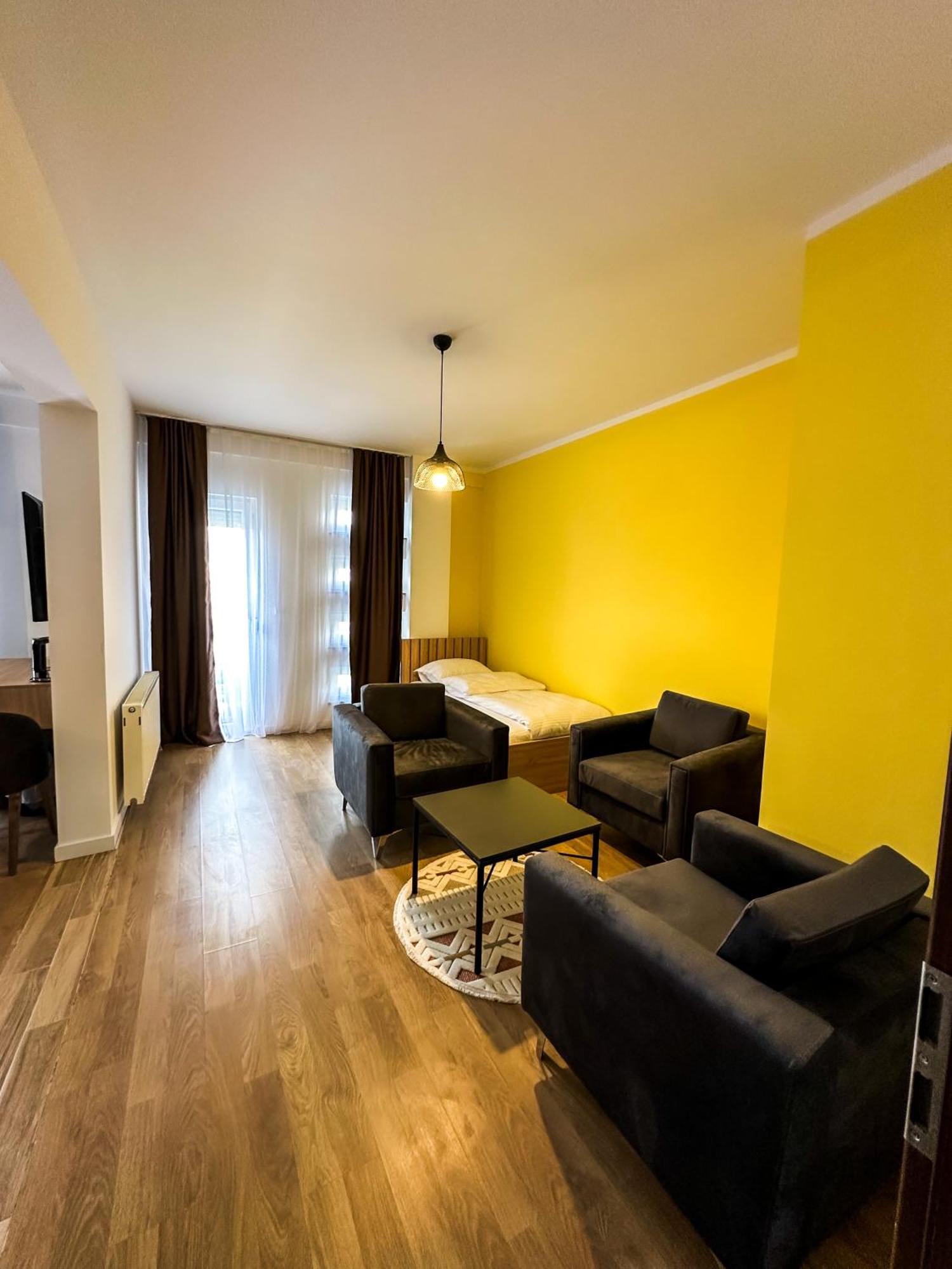 Grand Apartments Prishtina Prishtinë Ngoại thất bức ảnh